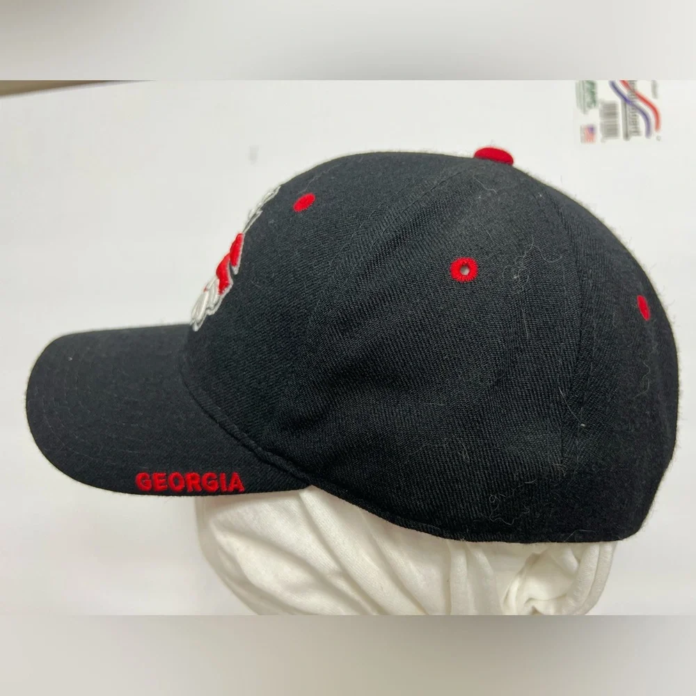 Vintage Georgia Bulldogs Zephyr Fitted Logo Wool Blend Cap in Black - Sz 7 1/4 - Picture 6 of 8